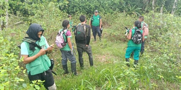 Comunidad del Resguardo Indígena Santa Cruz de Piñuña Blanco durante uno de los recorridos comunitarios